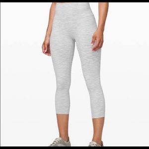 Lululemon size 4 Wunder under leggings